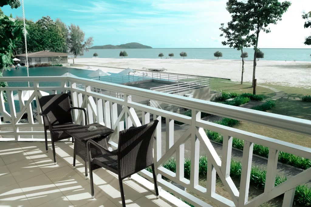 A Roof Terrace VS A Balcony What Are The Differences Between The Two?